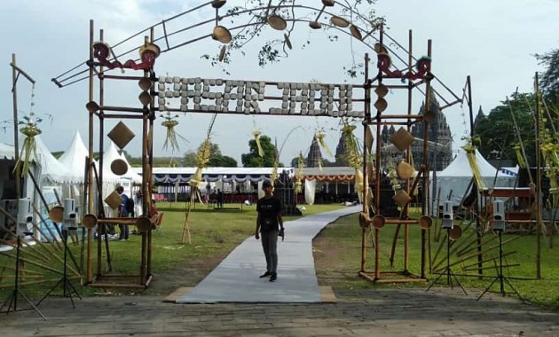 gapura bambu