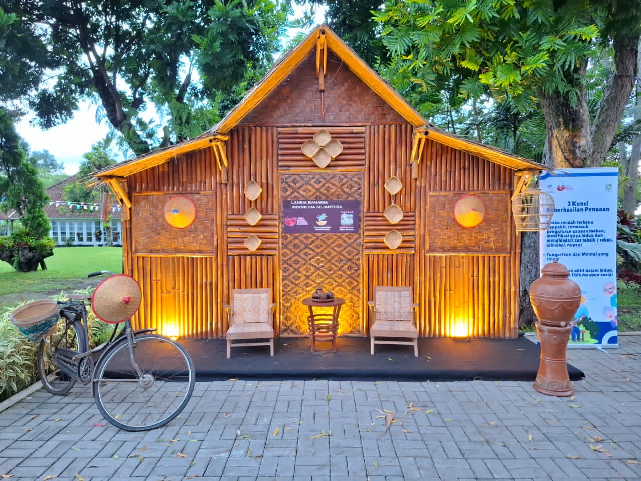 Photobooth klasik rumah bambu