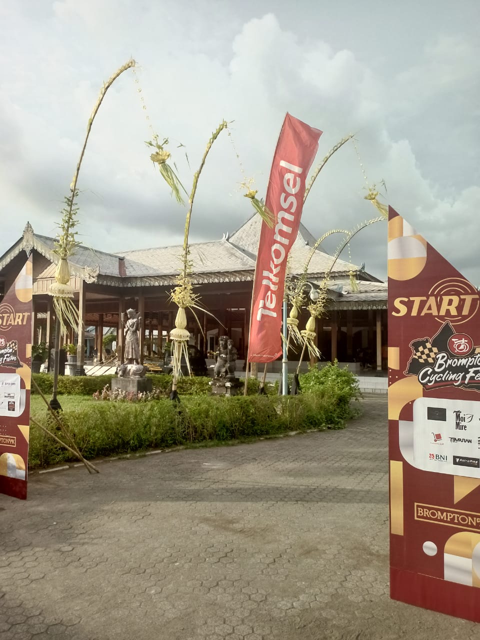 Jasa Produksi Umbul-Umbul dan T Banner Event Jogja | Jogja Dekor Jasa Produksi Umbul-Umbul dan T Banner Event Jogja